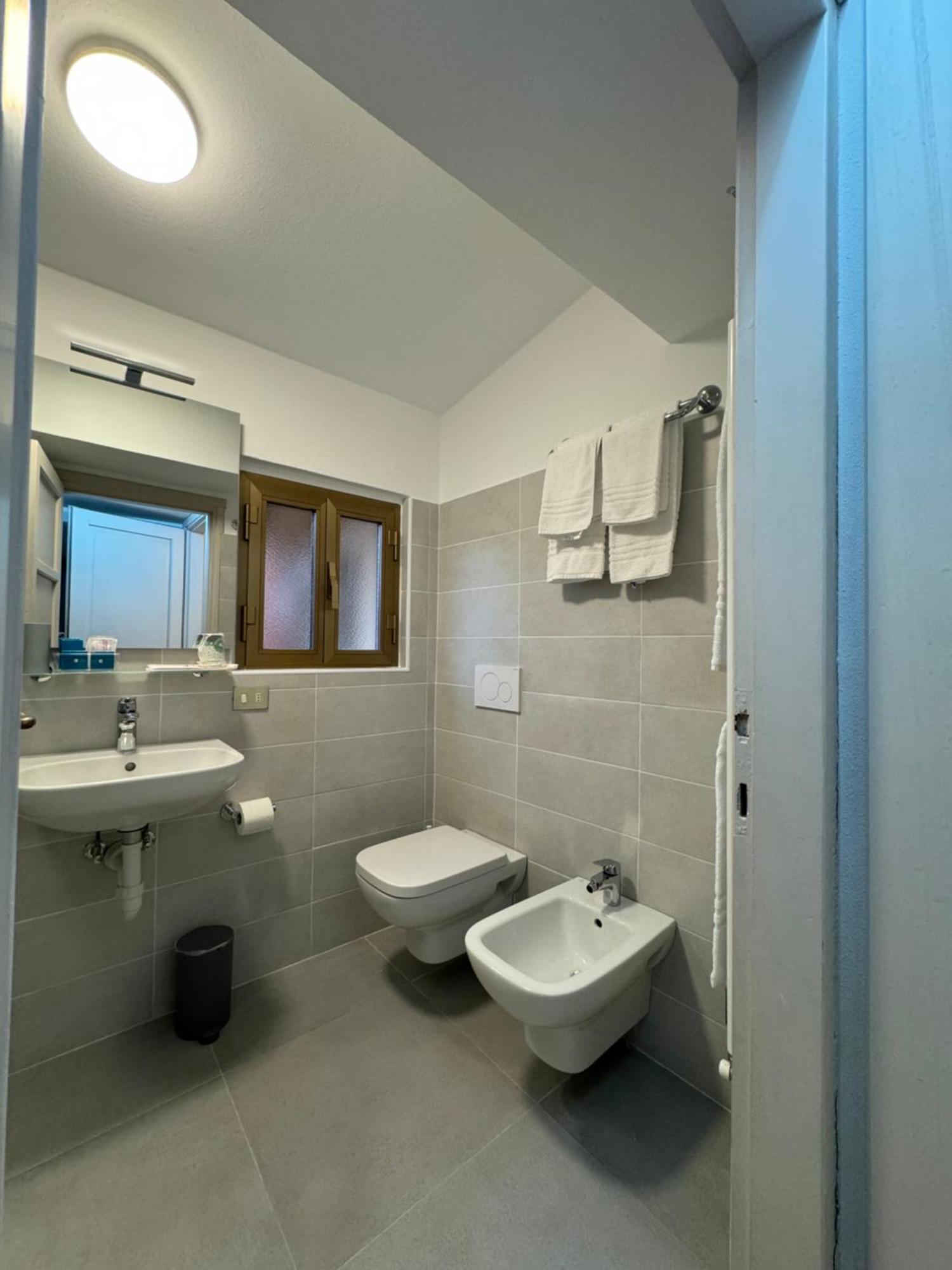 B&B Michelina Castiglione dʼIntelvi Exterior foto