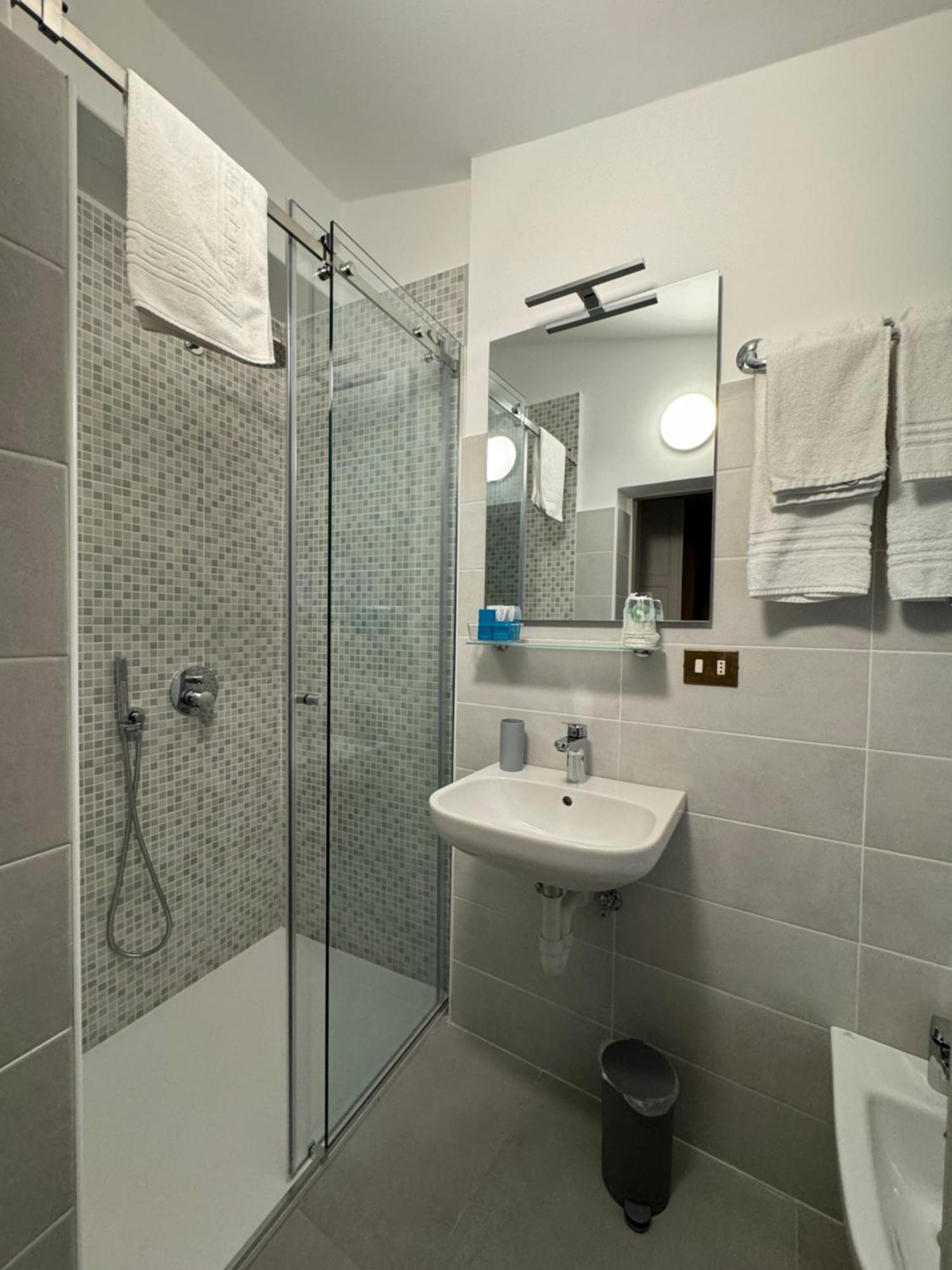 B&B Michelina Castiglione dʼIntelvi Exterior foto
